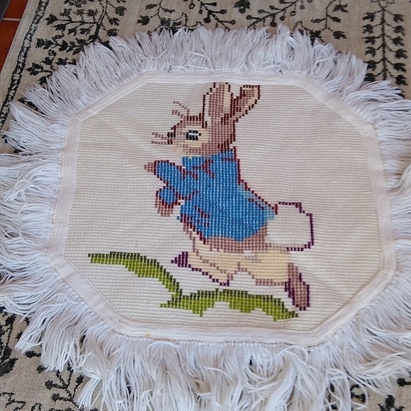 Vintage Peter Rabbit Latch Hook Rug 27" Finished Beatrix Potter Nursery Decor - Picture 3 of 7